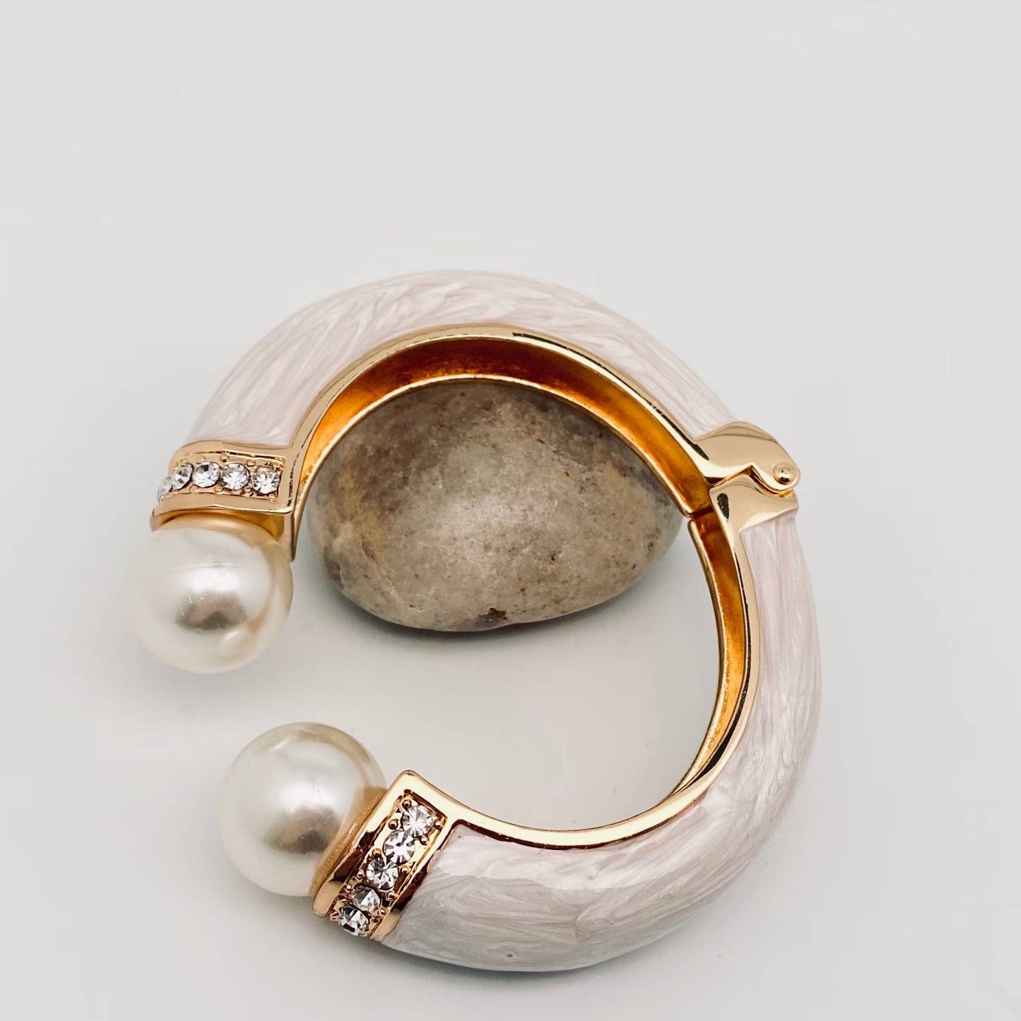 Vintage Pearl Enamel Half-opening Bangle: White and golden、